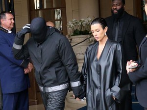 Kanye West Ketahuan Gulung Celana Bianca Censori Agar Makin Vulgar