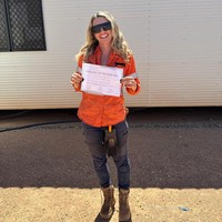 Grainne lebih lanjut menjelaskan pekerjaannya sehari-hari. Ia biasa bangun jam 04:00 lalu mulai bekerja di daerah yang kering dan jauh dari perkotaan. Foto: Instagram @ggallanagh