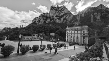 Pemandangan Basilica di Montserrat mampu ditangkap dengan baik. Foto: Agus Tri Haryanto/detikINET