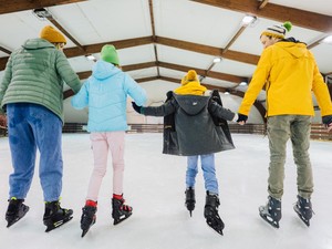Liburan Musim Dingin di Inggris, 10 Arena Ice Skating Ini Bisa Dikunjungi