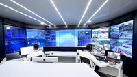 Setelah dari Pusat Komando IKN, Jokowi lanjut meninjau studio mini TVRI. Dalam Peraturan Pemerintah Nomor 11 Tahun 2005 tentang Penyelenggaraan Penyiaran Lembaga Penyiaran Publik, RRI dan TVRI wajib berkedudukan di ibu kota negara Republik Indonesia dan cabang-cabangnya di daerah.