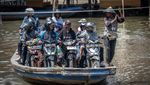 Ada Ojek Perahu Tarif Rp 2.000 di Jakarta, Angkut Motor Nyebrang Kali Angke