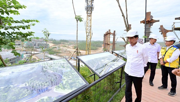 Jokowi Kunjungi Proyek Istana Negara di IKN, Kalimantan Timur.