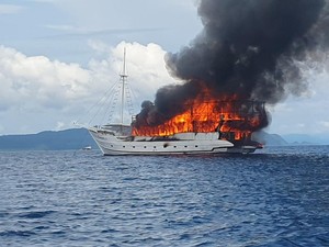4 Hal Diketahui Soal Kebakaran Kapal Pesiar di Raja Ampat