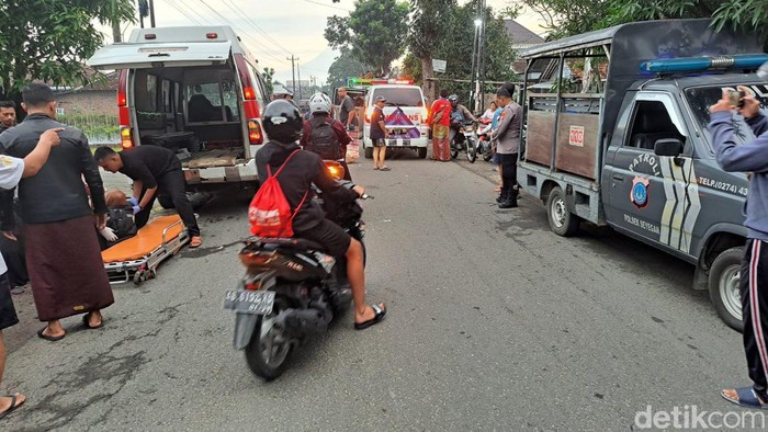 Kecelakaan lalu lintas melibatkan dua sepeda motor terjadi di Jalan Seyegan-Godean, Sleman, Jumat (1/3/2024).