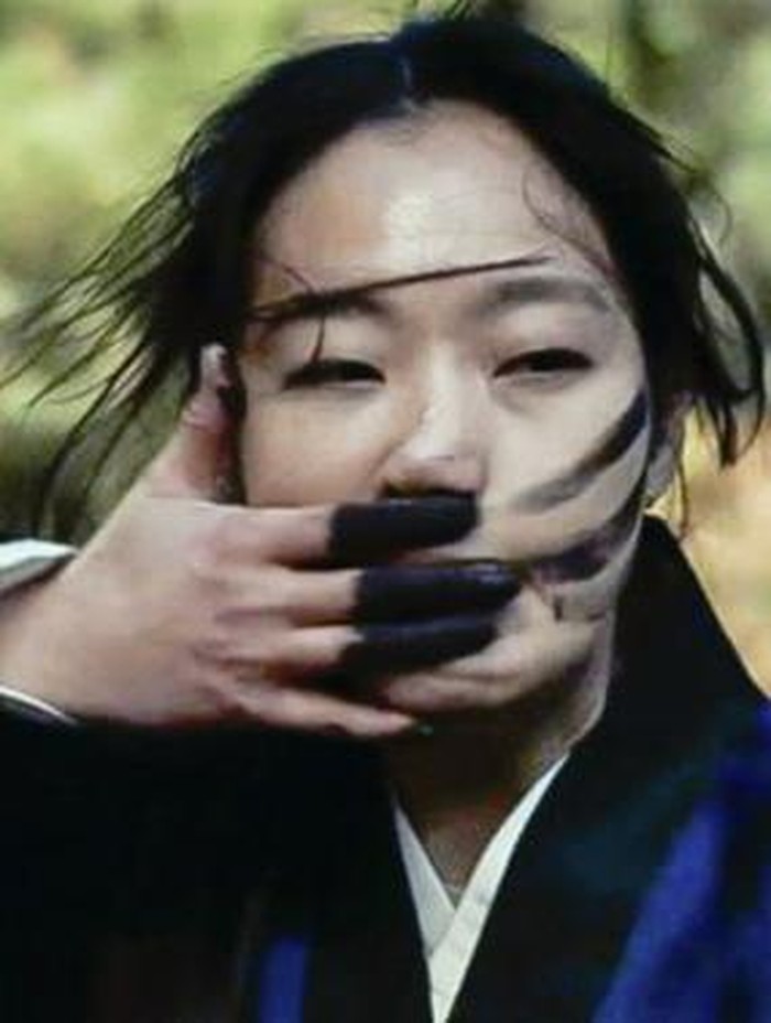 Kim Go Eun dalam Film Exhuma Kim Go Eun dalam Film Exhuma