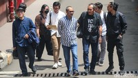 Koalisi Masyarakat Sipil Antikorupsi mendatangi gedung Mabes Polri, Jakarta, Jumat (1/3/2024).