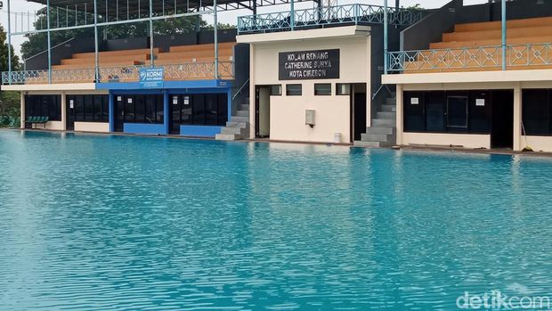Kolam renang Cathrine Surya Kota Cirebon.