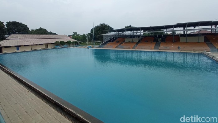 Kolam renang Cathrine Surya Kota Cirebon.