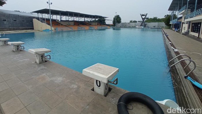 Kolam renang Cathrine Surya Kota Cirebon.