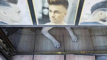 Kaki hewan, kepala manusia. Foto: Boredpanda/Serkan Tekin