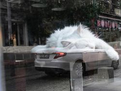 Berkat Timing yang Tepat, Foto Jalanan Ini Bikin Mindblowing