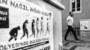 Evolusi manusia, terakhirnya berwujud nyata. Foto: Boredpanda/Serkan Tekin