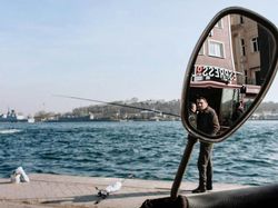 Berkat Timing yang Tepat, Foto Jalanan Ini Bikin Mindblowing