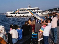 Berkat Timing yang Tepat, Foto Jalanan Ini Bikin Mindblowing