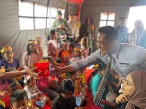 McD Indonesia Beri Bantuan-Hibur Anak-anak Korban Puting Beliung Sumedang
