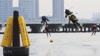 Pakaian jet tersebut saat ini dapat mencapai kecepatan 80 mph (128 kpj).