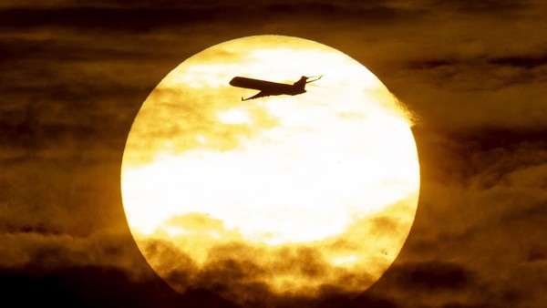 Menyala Abangku... Potret Sunset Paling Menawan di Langit Jerman