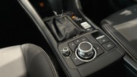 Mobil ini menggunakan sistem transmisi otomatis Skyactiv Drive 6-speed. Foto: Luthfi Anshori/detikOto