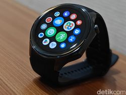Wujud Oppo Watch X Teman Main Badminton, Baterainya Tembus 12 Hari