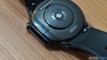 Watch X memiliki akurasi data tinggi. OPPO Watch X dilengkapi dengan GPS dual-frequency yang mampu menerima kedua sinyal GPS L1 yang umum digunakan dan sinyal GPS L5 yang lebih canggih. Penggunaan dua antena terpisah untuk setiap sinyal GPS meningkatkan tingkat presisi dan keandalan posisi bagi pengguna saat berlari, bersepeda, mendaki, atau berolahraga bahkan pada lingkungan dengan cakupan sinyal GPS yang buruk. Berkat GPS dual-frequency, ditambah dengan sensor akselerometer, giroskop, dan magnetometer presisi tinggi, Watch X memberikan konsistensi pelacakan data untuk pengukuran yang lebih tepat dan akurat saat melacak rute latihan. OPPO dan Wear OS bekerja sama dalam menyempurnakan kemampuan sensor ini. Foto: Adi Fida Rahman/detikINET