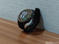Wujud Oppo Watch X Teman Main Badminton, Baterainya Tembus 12 Hari