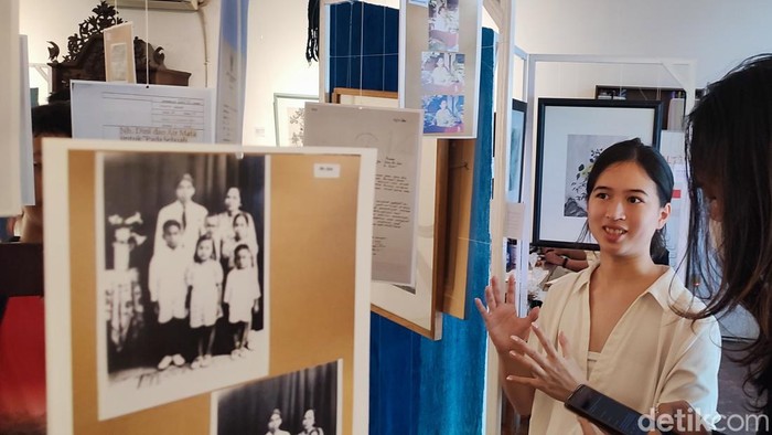Pameran pernak-pernik mengenai Nh Dini di Semarang, Jumat (1/3/2024).