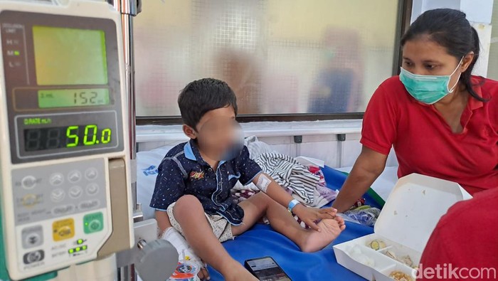 Pasien anak DBD di Jombang.