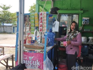 Mimpi yang Tenggelam Eli, Pedagang di Ade Irma Suryani Waterpark
