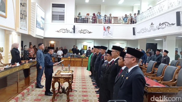 Pelantikan 14 Pejabat Eselon 2 Palembang di Kantor Wali Kota Palembang.