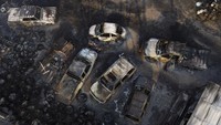 Pihak berwenang mengatakan kebakaran Smokehouse Creek pada hari Kamis meluas hingga hampir 1.700 mil persegi lahan pertanian pedesaan yang hangus dan menghancurkan rumah-rumah serta mobil-mobil warga. Api telah menyatu dengan kobaran api lainnya dan yang berhasil dipadamkan hanya sebesar 3%.