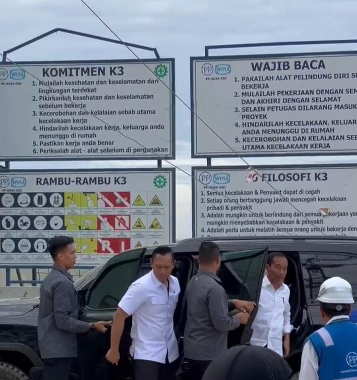 Menteri Agraria dan Tata Ruang (ATR)/ Kepala BPN Agus Harimurti Yudhoyono (AHY) bersama beberapa Menteri mendampingi Presiden Joko Widodo (Jokowi) mengecek progres pembangunan Ibu Kota Nusantara (IKN). AHY sempat satu mobil dengan Jokowi.