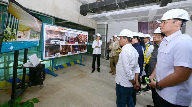 Menteri Agraria dan Tata Ruang (ATR)/ Kepala BPN Agus Harimurti Yudhoyono (AHY) bersama beberapa Menteri mendampingi Presiden Joko Widodo (Jokowi) mengecek progres pembangunan Ibu Kota Nusantara (IKN) Foto: Muchlis Jr-Biro Pers Sekretariat Presiden