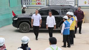 Saat AHY Satu Mobil Bareng Jokowi di IKN