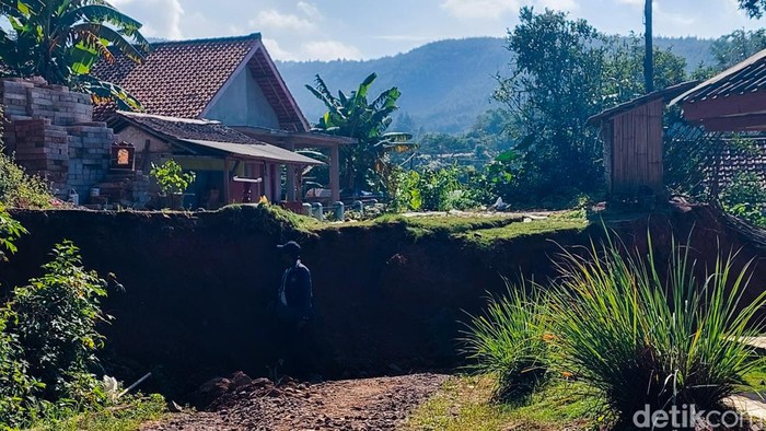Pergerakan Tanah di Bandung Barat