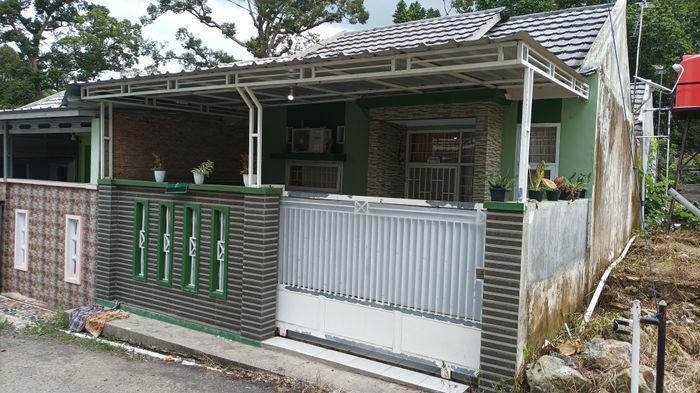Tampilan depan rumah di Perumahan Puri Saujana
