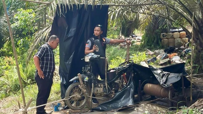 Polisi melakukan penindakan kasus ilegal drilling di wilayah Batanghari, Jambi.