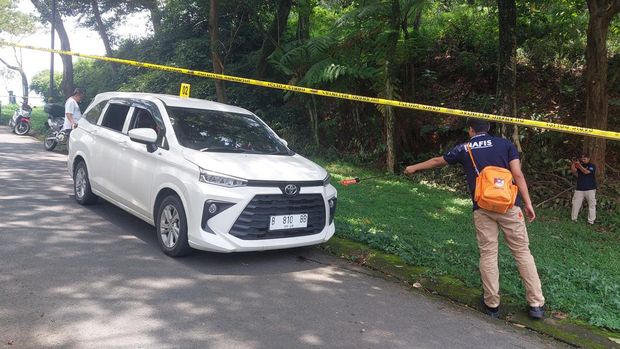 Polisi menggelar olah TKP pembunuhan wanita 'berselimut' di Banjar. Rekonstruksi dilakukan di kawasan Bogor yang jadi lokasi awal pembunuhan.