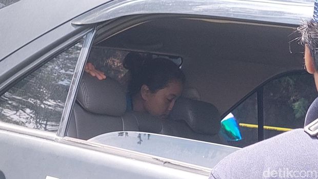 Polisi menggelar olah TKP pembunuhan wanita 'berselimut' di Banjar. Rekonstruksi dilakukan di kawasan Bogor yang jadi lokasi awal pembunuhan. (Solihin/detikcom)