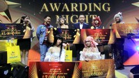 HaluAward Awarding Night 2023 : Co-Founder HaluApp Marcell Tee (kanan) didampingi Co-Founder Andree Wijaya memberi pemaparan disela acara puncak Anugerah HaluAward Awarding Night 2023, di Phoenix Club, Jakarta, Kamis (29/2/2024). HaluApp Awards merupakan ajang penghargaan bergengsi pertama di Indonesia untuk Cosplayer di bidang Anime, Comic, dan Gaming (ACG) yang di inisiasi oleh PT Wibu Sukses Bersama. Penyelenggaraan acara ini juga merupakan komitmen HaluApp untuk mendukung kreativitas Cosplayer Indonesia.