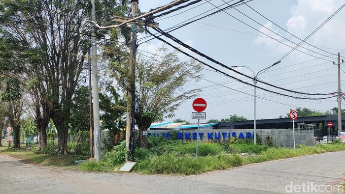 Potret Fresh Market Kutisari Selatan Sepi Potret Fresh Market Kutisari Selatan Sepi