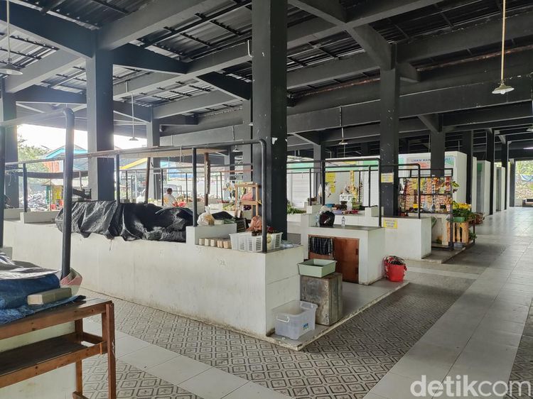 Potret Pasar Fresh Market Kutisari Selatan Sepi