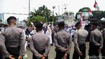 Potret Massa Gelar Aksi di Depan DPR Siang Ini