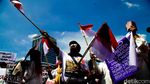 Potret Massa Gelar Aksi di Depan DPR Siang Ini
