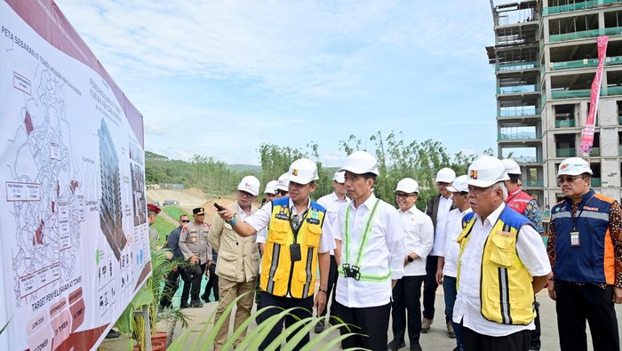Presiden Jokowi saat meninjau proyek rusun ASN