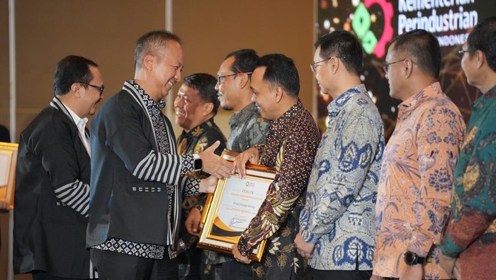 PT Pusri Palembang  meraih penghargaan National Lighthouse Industry 4.0 dari Kementerian Perindustrian Republik Indonesia.