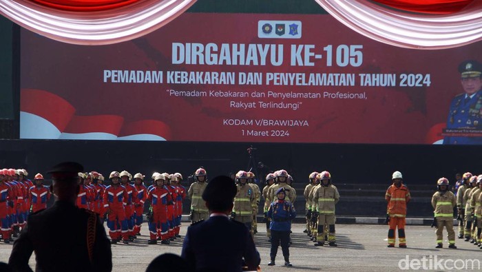 Puncak HUT Pemadam dan Penyelamatan ke 105 di Surabaya Puncak HUT Pemadam dan Penyelamatan ke 105 di Surabaya