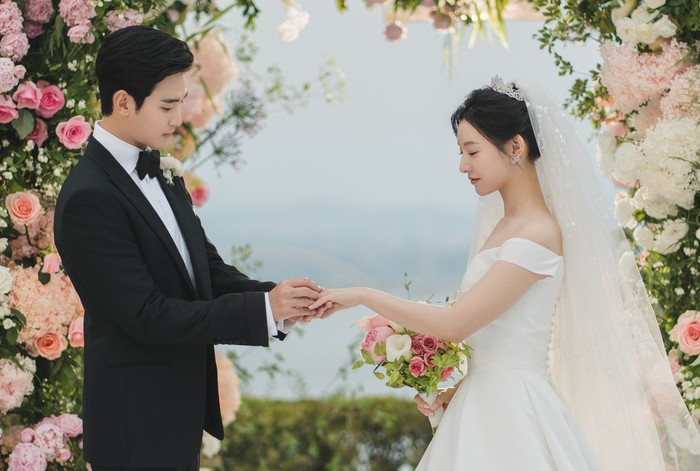 Adegan dalam drama Korea Queen of Tears, tayang di Netflix mulai 9 Maret.
