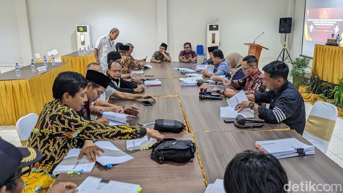 Rekapitulasi Pemilu 2024 tingkat kabupaten di KPU Trenggalek.