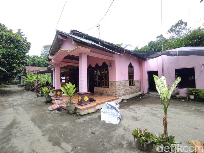 Rumah yang menjadi tempat syuting konten pengajian boleh tukar pasangan di Blitar.